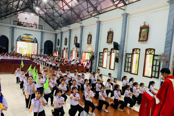 Mừng lễ Chúa Thánh Thần Hiện Xuống - ra mắt Xứ Đoàn Thiếu Nhi Thánh Thể Phê-rô Đinh Văn Thuần - Giáo xứ Đức Ninh