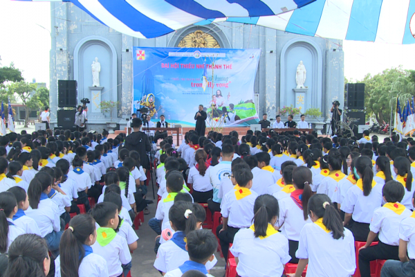 Đại hội TNTT - Giáo hạt Kiến Xương, chủ đề: “Thiếu Nhi Thánh Thể - Hành Hương trong Hy vọng”