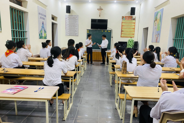 Kỳ thi kết thúc khóa Huấn luyện Giáo lý viên cấp I tại cụm Duyên Lãng và Hà Xá thuộc Giáo hạt Đông Hưng